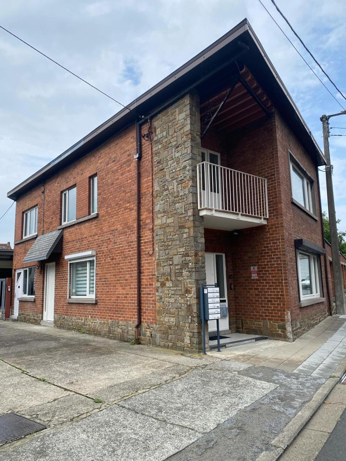 1-E Superbe Appartement Lumineux 沙勒罗瓦 外观 照片